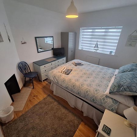 By The Sea, Home From Home Sleeps 6 Milford on Sea Kültér fotó